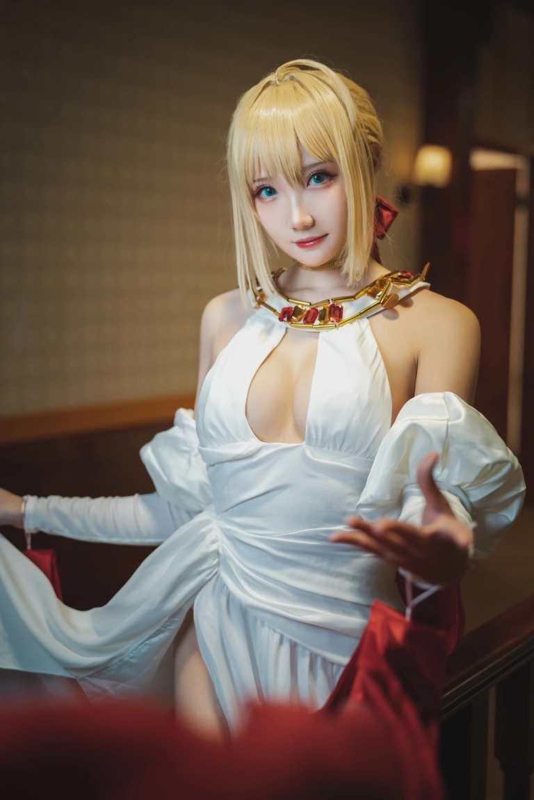瓜希酱《尼禄英灵正装》主题写真：20张全套美图