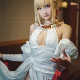 瓜希酱《尼禄英灵正装》主题写真：20张全套美图