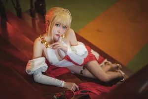 瓜希酱《尼禄英灵正装》主题写真：20张全套美图