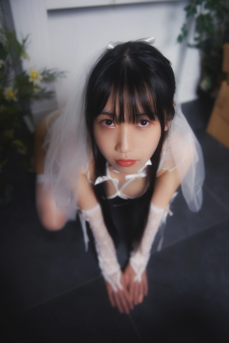 不呆猫《白色情趣婚纱》主题写真：24张全套美图