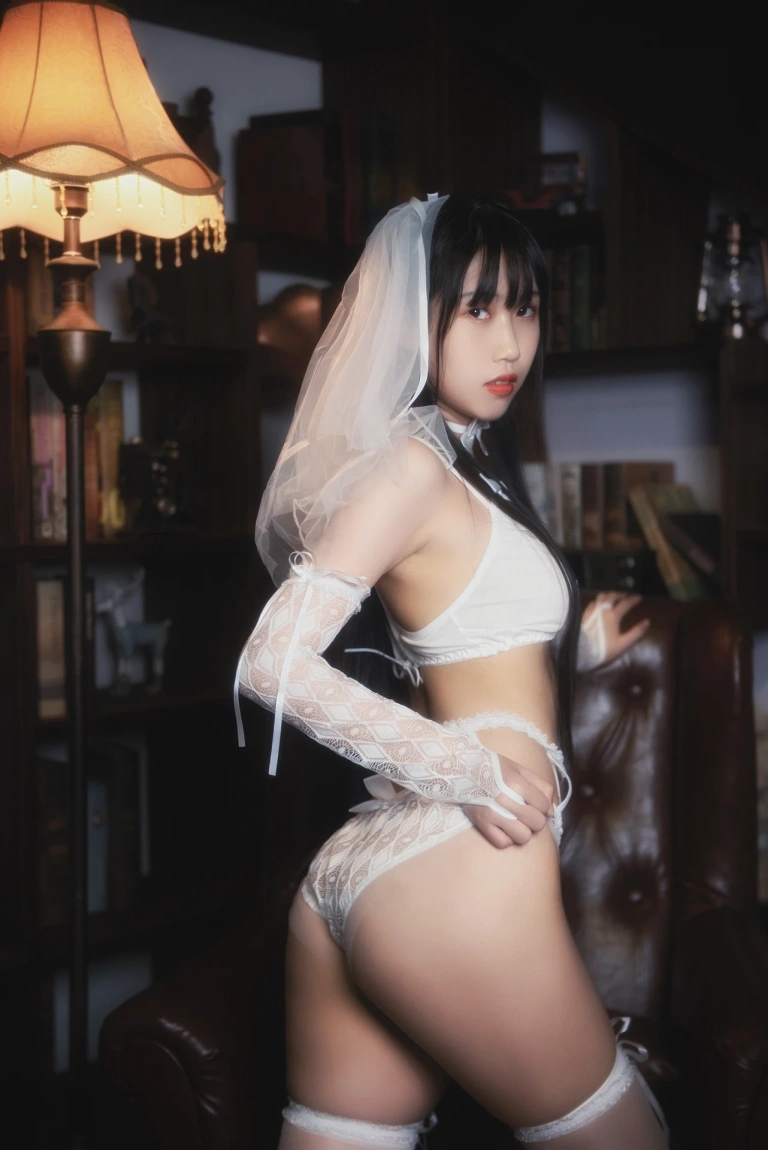 不呆猫《白色情趣婚纱》主题写真：24张全套美图