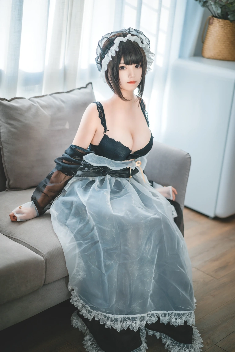 蜜汁猫裘《透明女仆》主题写真：30张全套美图