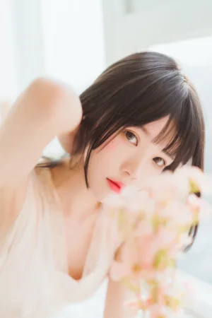 桜桃喵《喵呀》主题写真：30张全套美图
