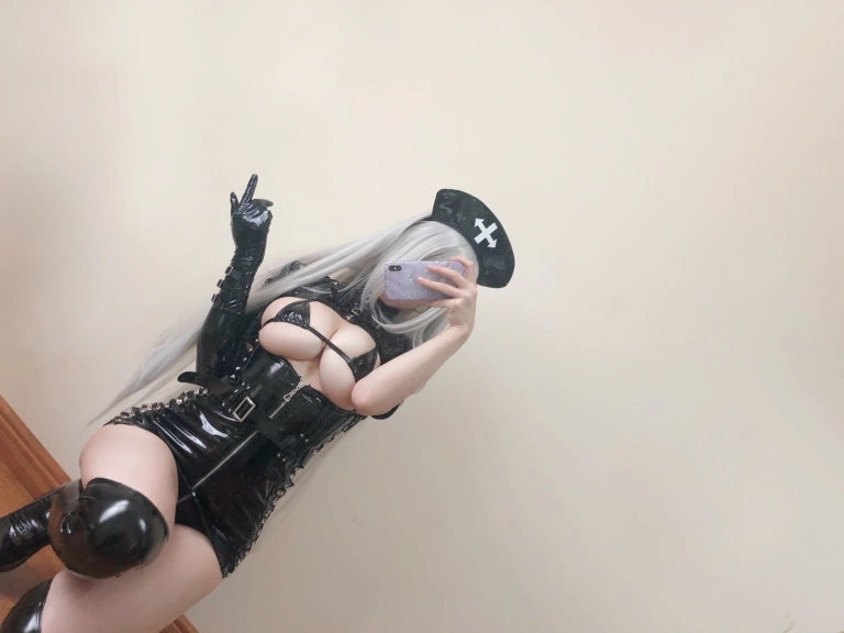 小仓千代《暗黑护士自拍》主题写真：40张全套美图
