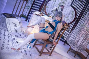 是一只熊仔《镜月》主题写真：40张全套美图