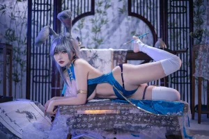 是一只熊仔《镜月》主题写真：40张全套美图