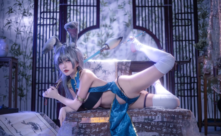 是一只熊仔《镜月》主题写真：40张全套美图