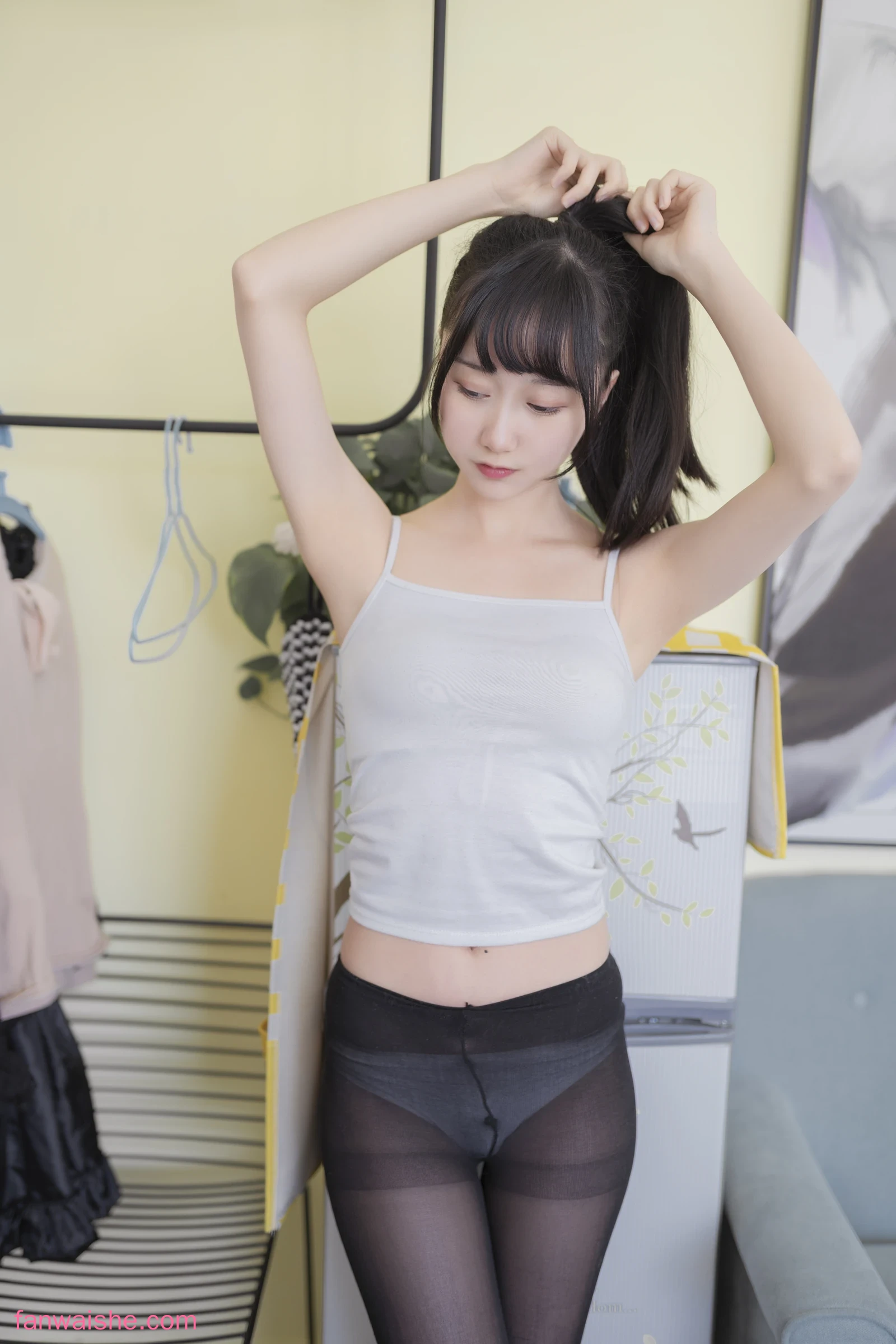 木棉棉 木棉棉 NO.021 - 背心黑丝居家写真
