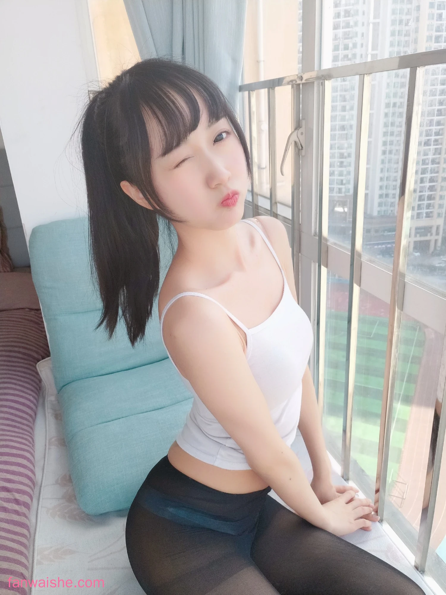 木棉棉 木棉棉 NO.021 - 背心黑丝居家写真
