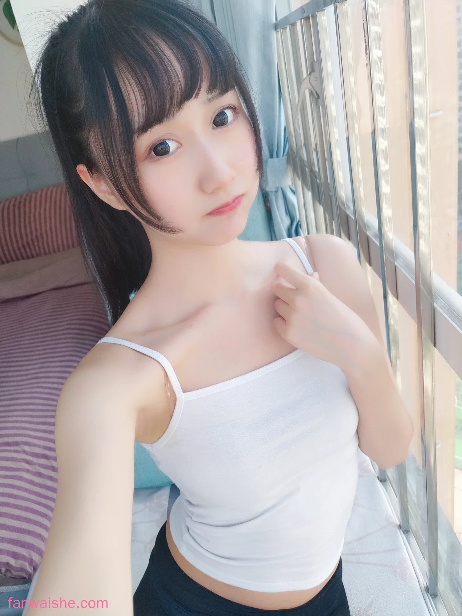 木棉棉 木棉棉 NO.021 - 背心黑丝居家写真