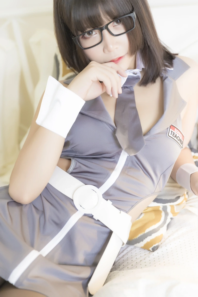 抱走莫子《黑丝》主题写真：45张全套美图