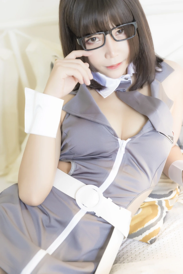 抱走莫子《黑丝》主题写真：45张全套美图