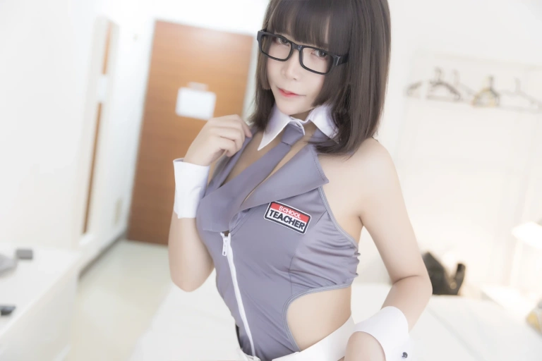 抱走莫子《黑丝》主题写真：45张全套美图
