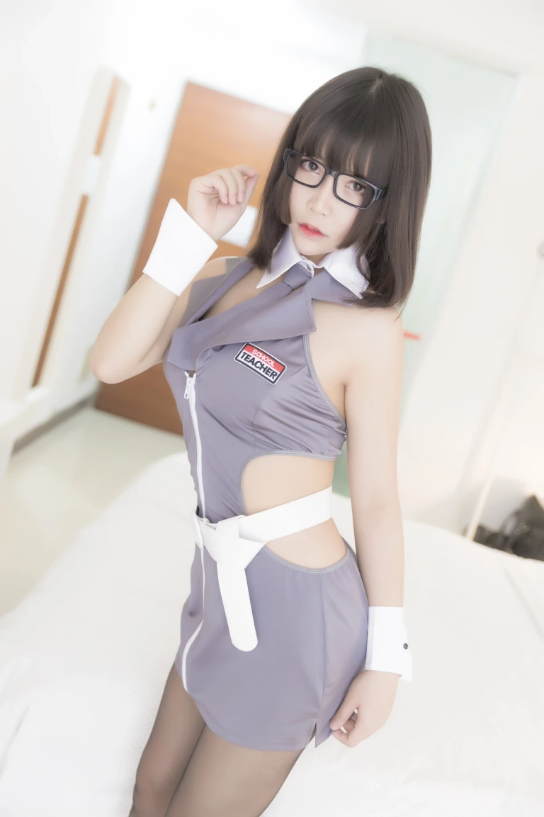 抱走莫子《黑丝》主题写真：45张全套美图