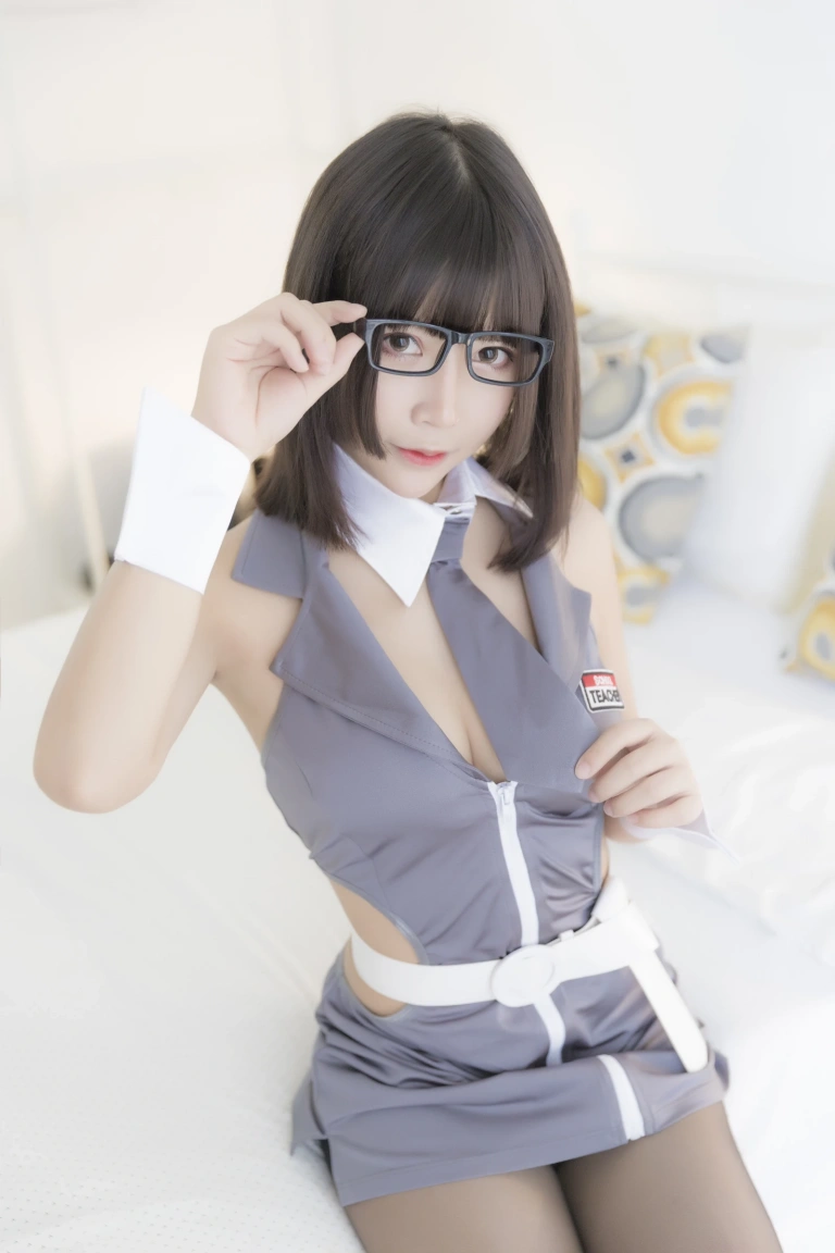 抱走莫子《黑丝》主题写真：45张全套美图