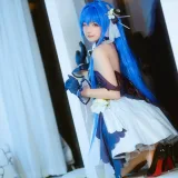 是三不是世《海伦娜捆绑》主题写真：57张全套美图，含1个视频