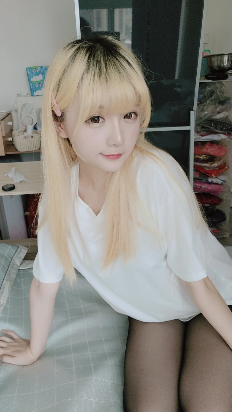星之迟迟《定制 6-22 白T恤》主题写真：62张全套美图，含1个视频