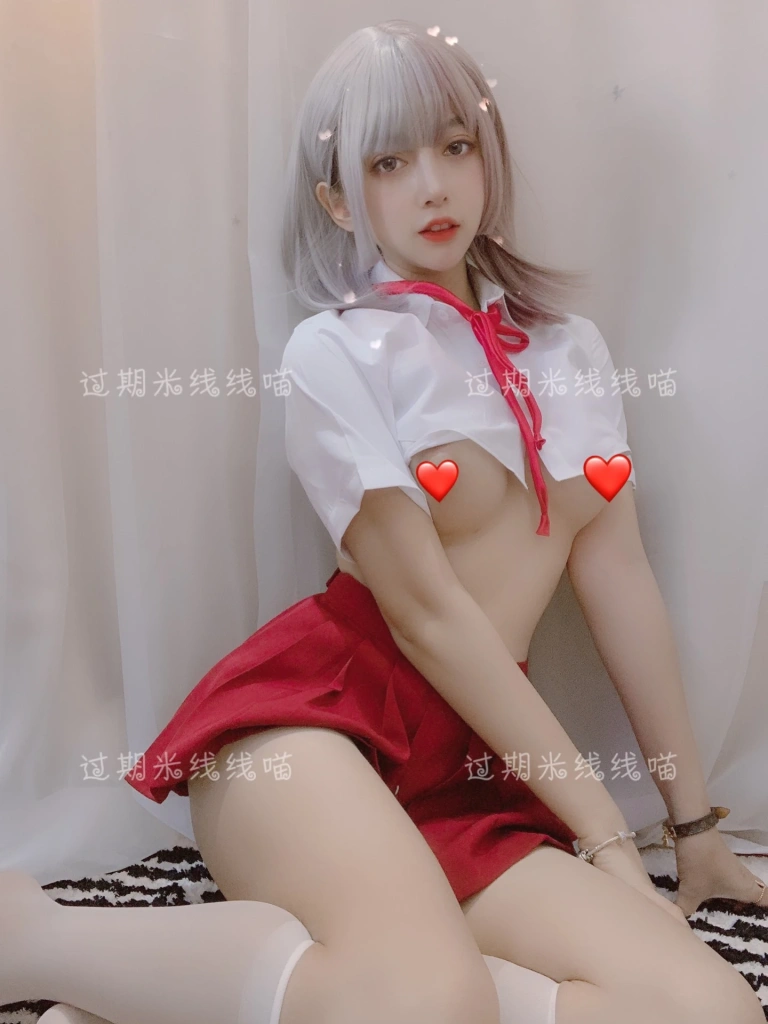 过期米线线喵《红色JK》主题写真：17张全套美图