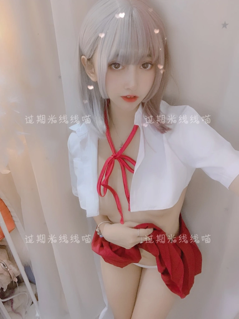 过期米线线喵《红色JK》主题写真：17张全套美图