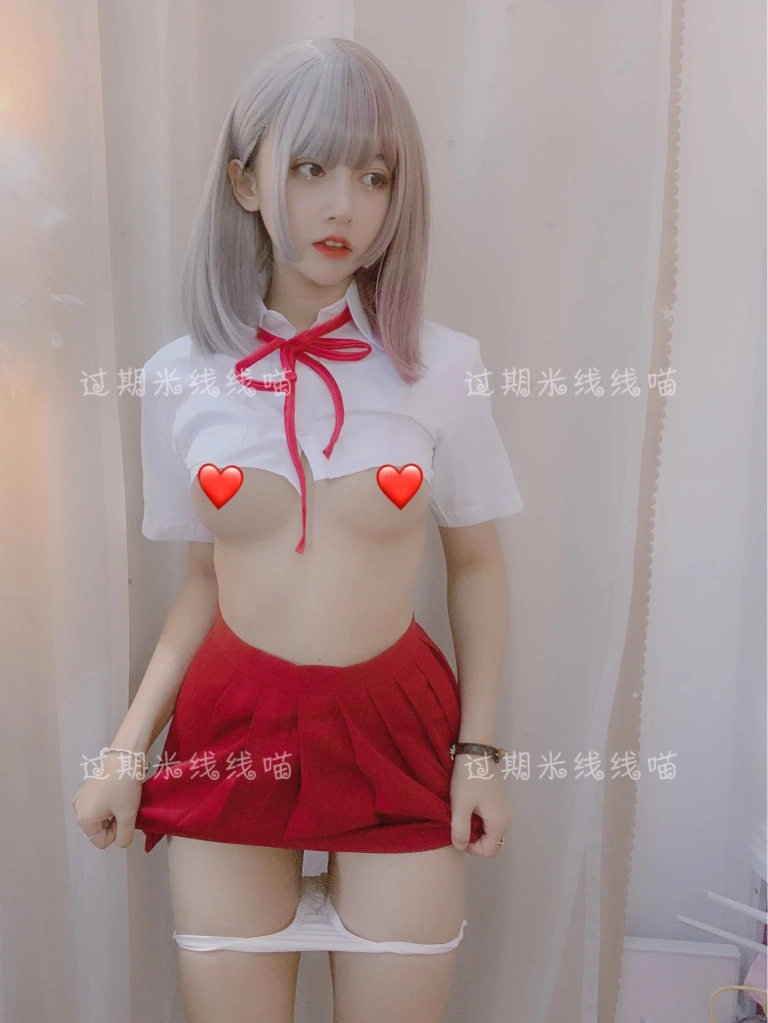 过期米线线喵《红色JK》主题写真：17张全套美图