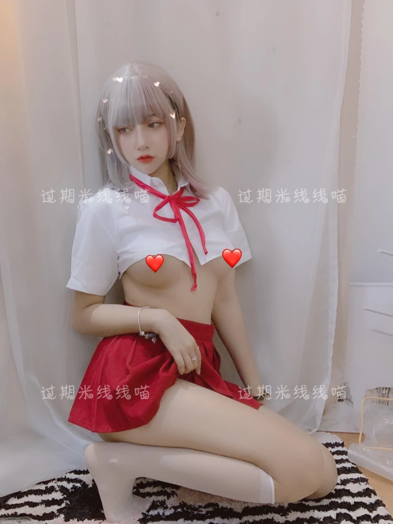 过期米线线喵《红色JK》主题写真：17张全套美图