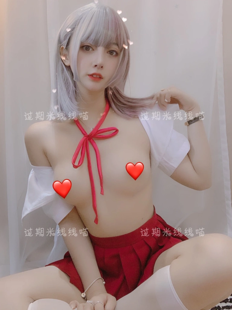 过期米线线喵《红色JK》主题写真：17张全套美图