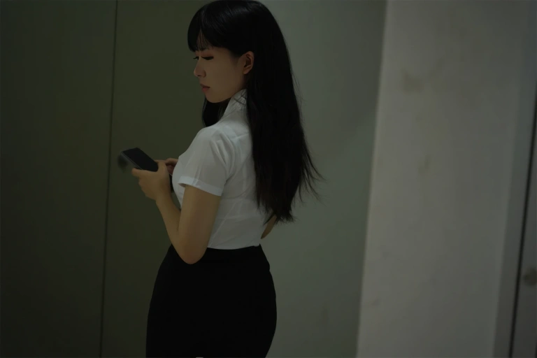 虎森森《下班后的OL》主题写真：69张全套美图