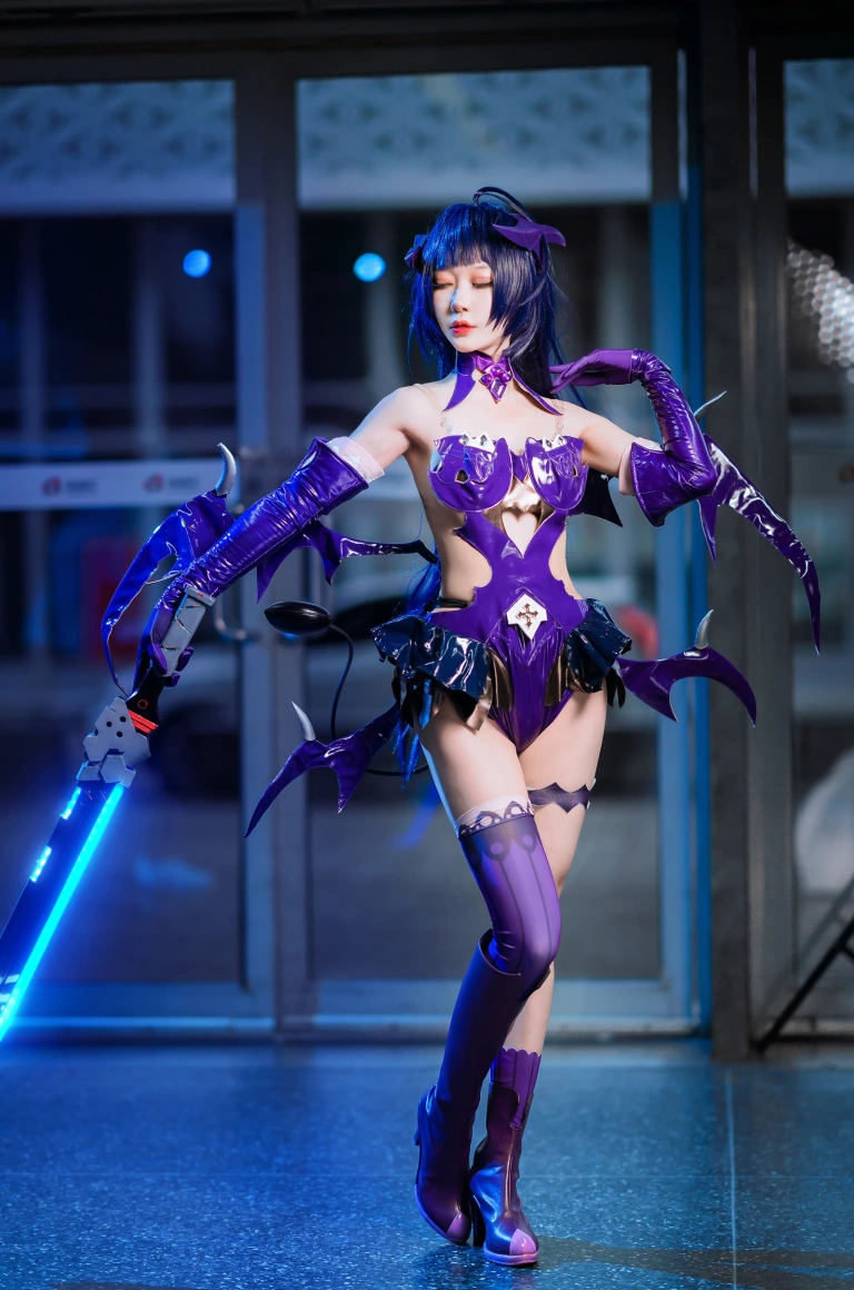 阿包也是兔娘《魅魔芽衣恶魔》主题写真：11张全套美图