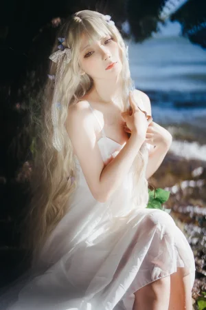 是三不是世《湖边白裙》主题写真：15张全套美图