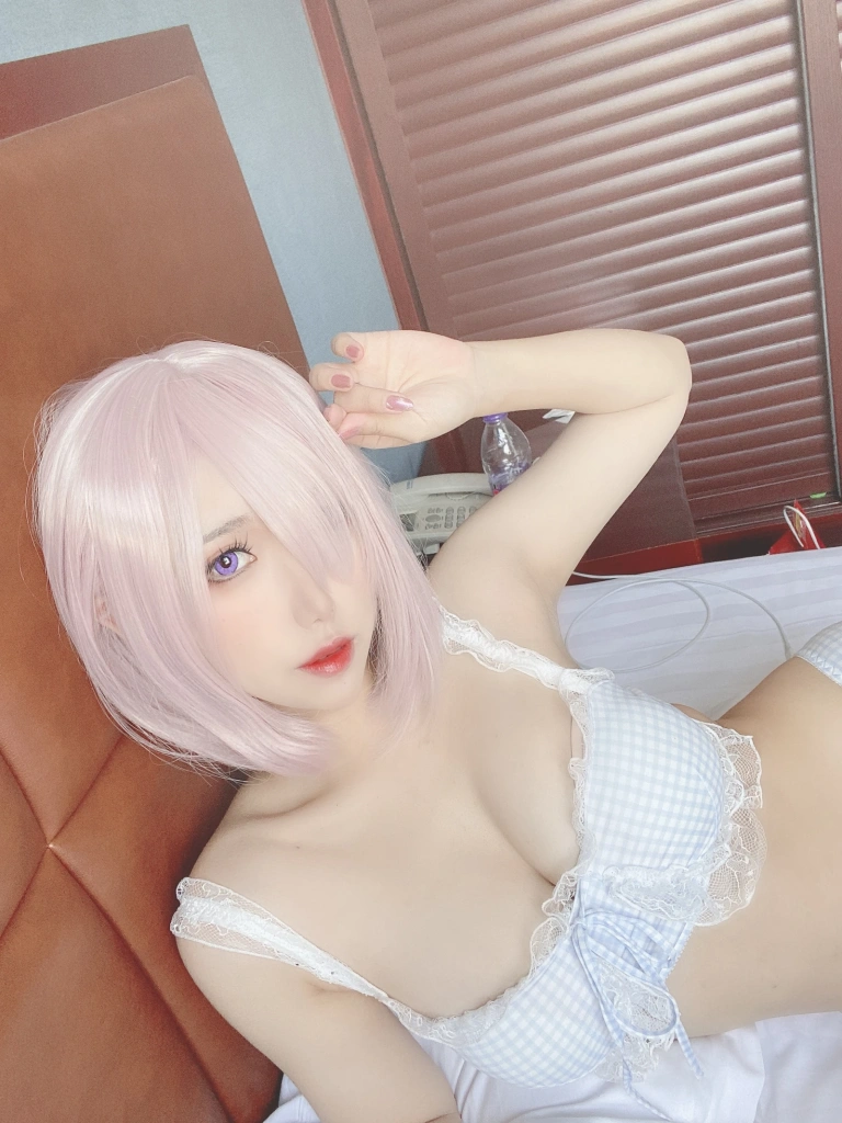 芋圆侑子《蓝格子小清新》主题写真：22张全套美图