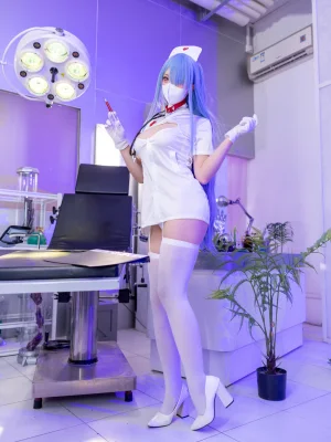 小和甜酒《碧蓝航线 伏罗希洛夫护士》主题写真：25张全套美图，含2个视频