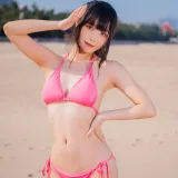 汪知子《粉色比基尼》主题写真：30张全套美图