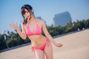 汪知子《粉色比基尼》主题写真：30张全套美图