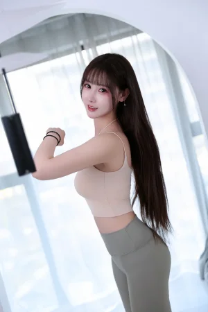 羽生三未《瑜伽姐姐》主题写真：42张全套美图，含2个视频