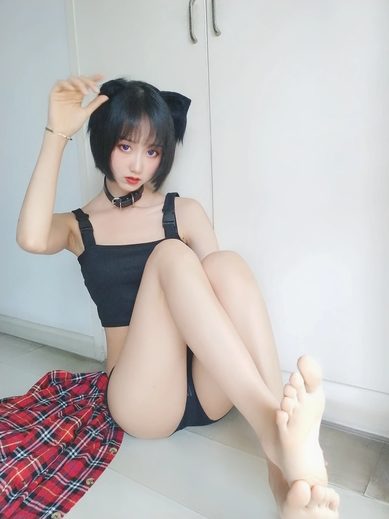 木棉棉《不良猫》主题写真：44张全套美图，含2个视频