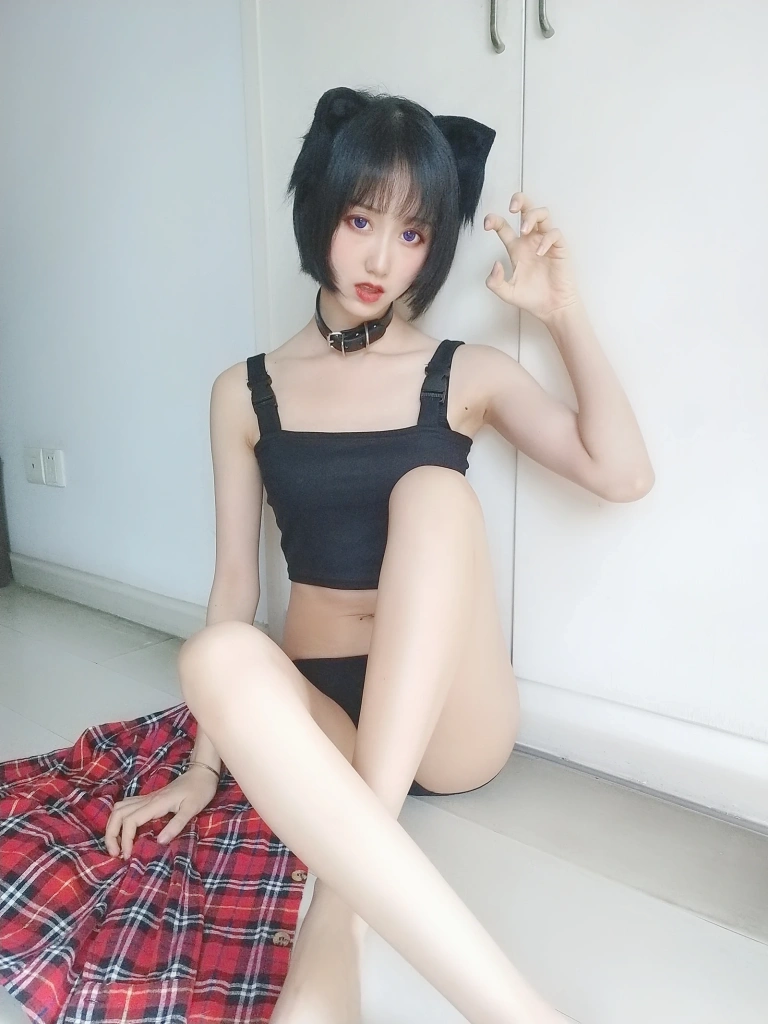 木棉棉《不良猫》主题写真：44张全套美图，含2个视频