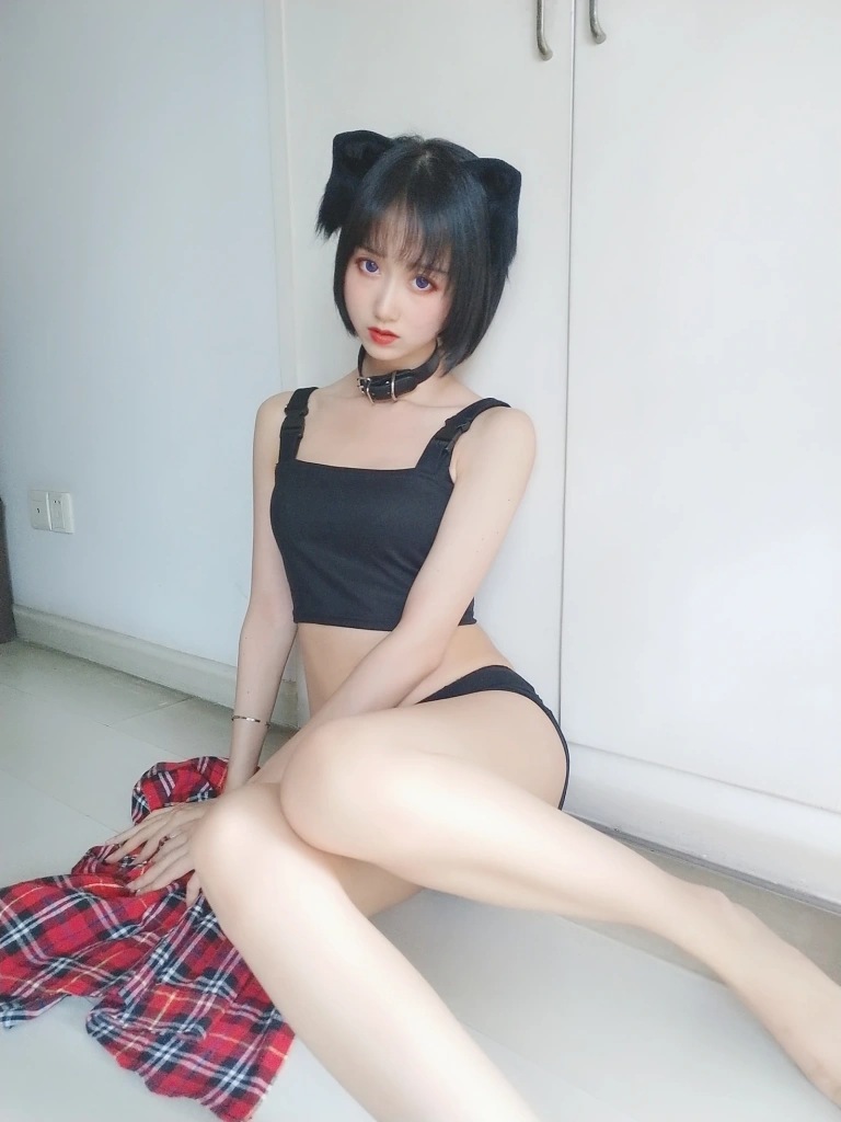 木棉棉《不良猫》主题写真：44张全套美图，含2个视频