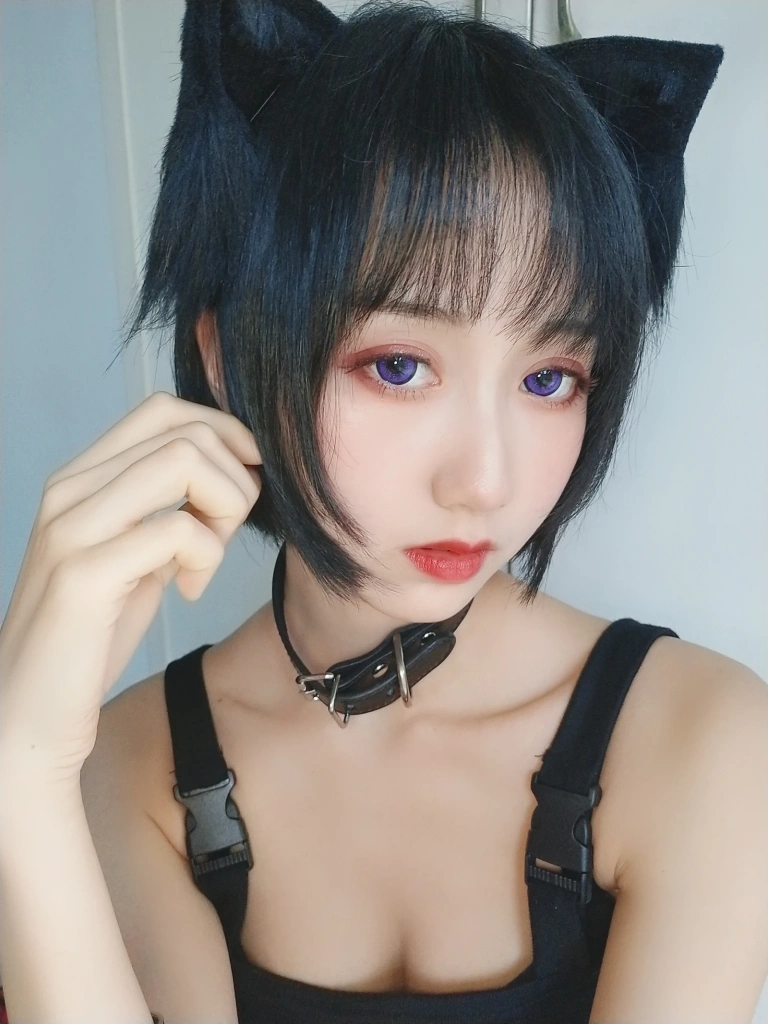 木棉棉《不良猫》主题写真：44张全套美图，含2个视频