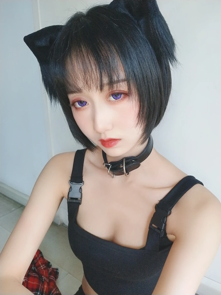 木棉棉《不良猫》主题写真：44张全套美图，含2个视频
