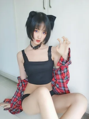 木棉棉《不良猫》主题写真：44张全套美图，含2个视频