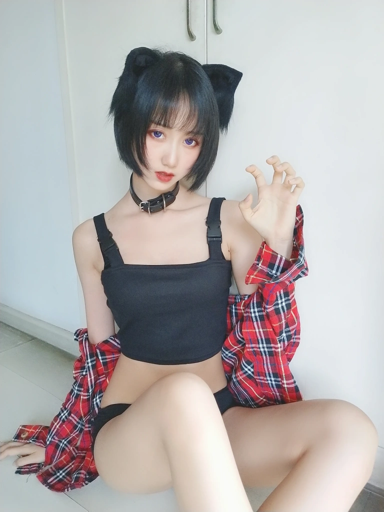 木棉棉《不良猫》主题写真：44张全套美图，含2个视频