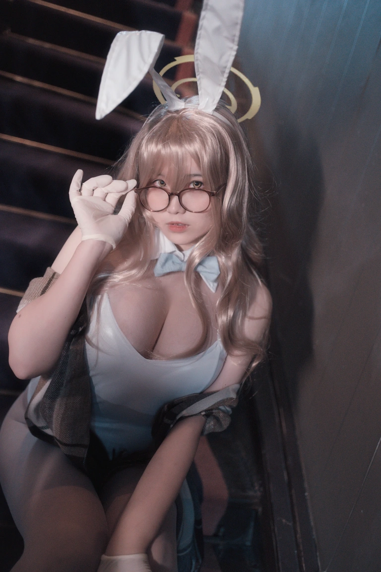 阿半今天很开心《蔚蓝档案 室笠茜 兔女郎》主题写真：47张全套美图，含7个视频
