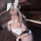 阿半今天很开心《蔚蓝档案 室笠茜 兔女郎》主题写真：47张全套美图，含7个视频
