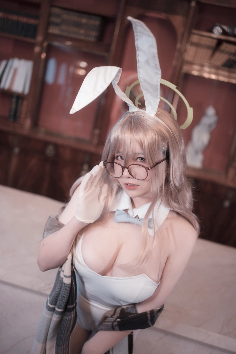 阿半今天很开心《蔚蓝档案 室笠茜 兔女郎》主题写真：47张全套美图，含7个视频