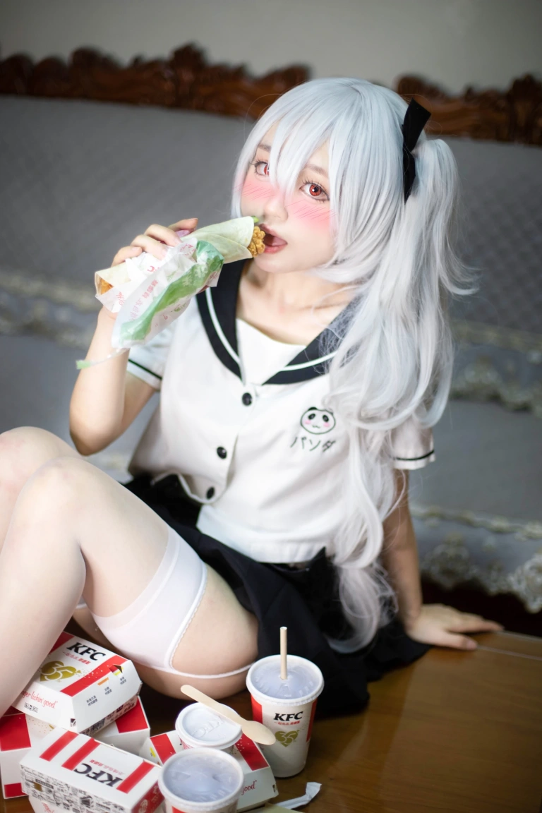 神沢永莉《疯狂星期四》主题写真：47张全套美图