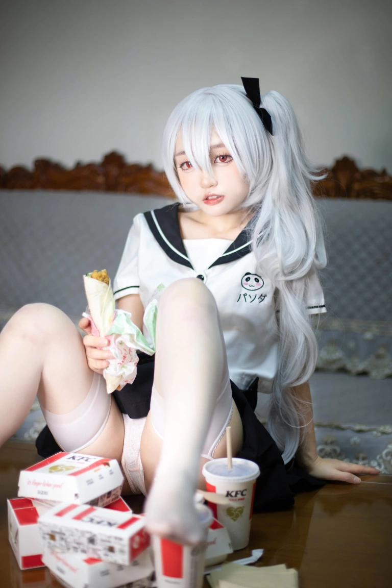 神沢永莉《疯狂星期四》主题写真：47张全套美图