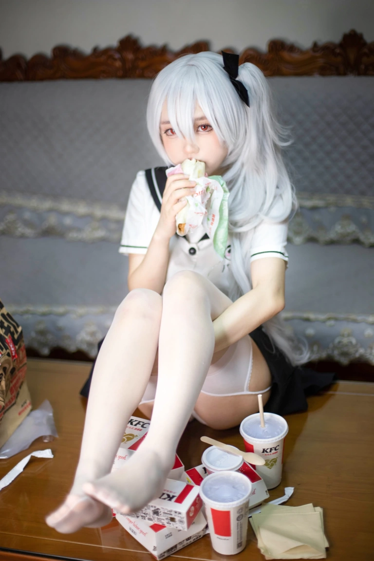 神沢永莉《疯狂星期四》主题写真：47张全套美图