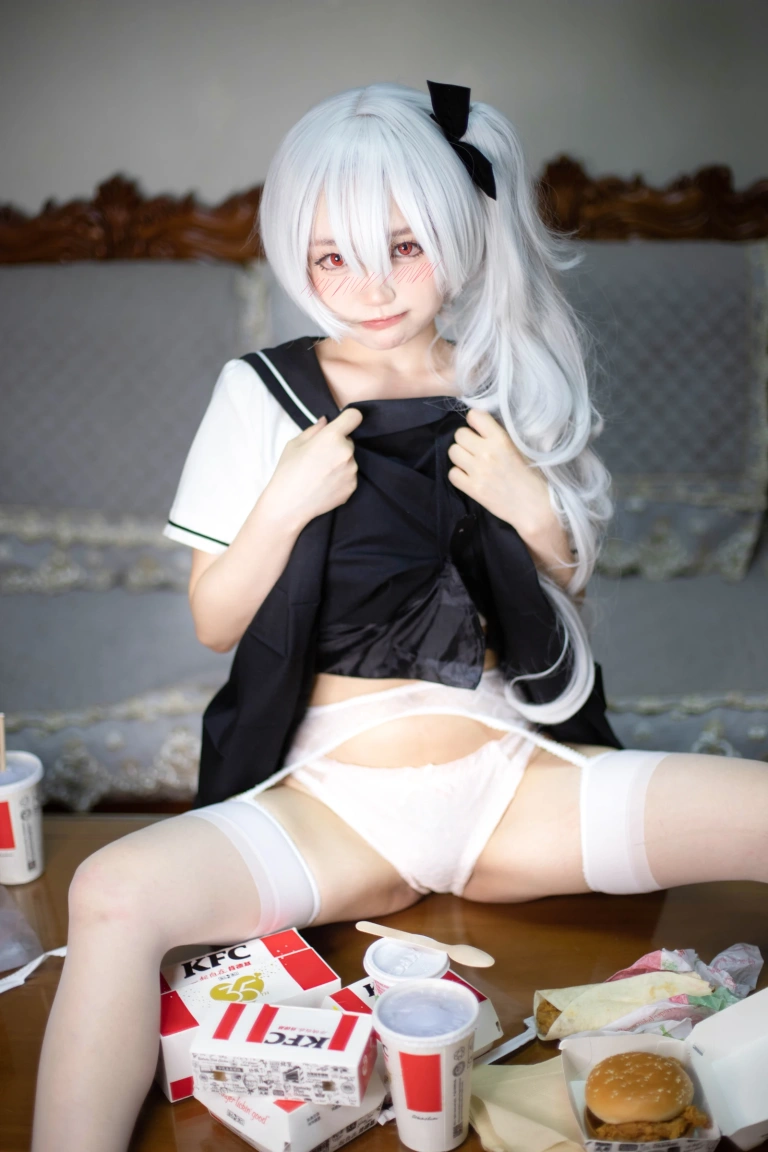 神沢永莉《疯狂星期四》主题写真：47张全套美图