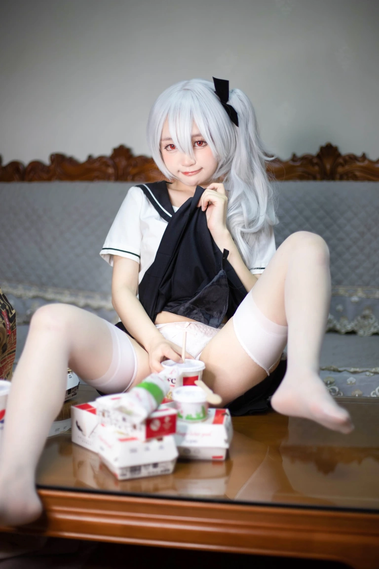 神沢永莉《疯狂星期四》主题写真：47张全套美图