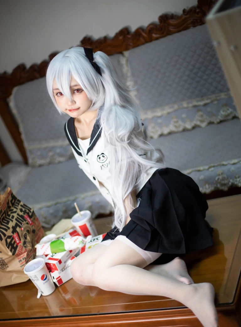 神沢永莉《疯狂星期四》主题写真：47张全套美图